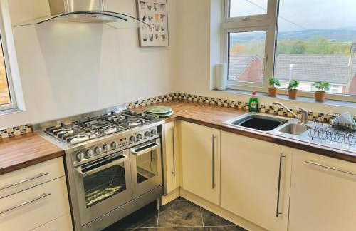 Lovely 4-bed home sleeps 8 Nr Bolton Stadium & M61 - Photo 7