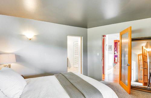 Gig Harbor Home Large Deck, Outdoor Dining Area - Foto 14