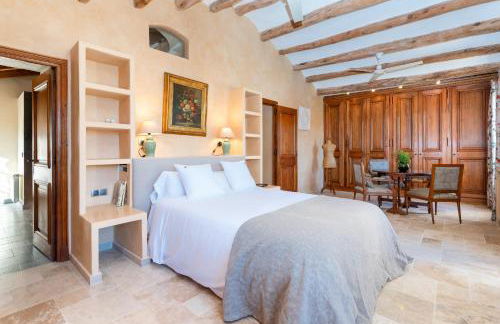 Casa de Piedra ubicada en el exclusivo wine village de Viladellops, te ofrece una experiencia única, donde el lujo y la tradición se fusionan en un entorno natural privilegiado - Foto 36