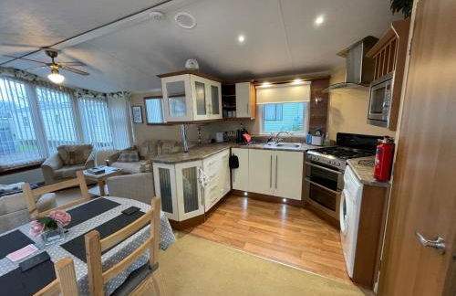 7 Rannoch Row, lovely holiday static caravan for dogs & their owners. - Photo 6