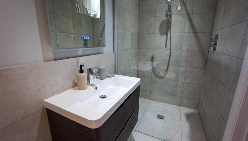 Stunning 7-Bed Home in Lichfield - Foto 2