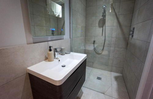 Stunning 7-Bed Home in Lichfield - Foto 2