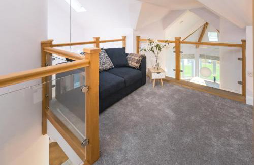 Modern 4-Bed Home Spacious & Comfortable - Pass the Keys - Foto 23