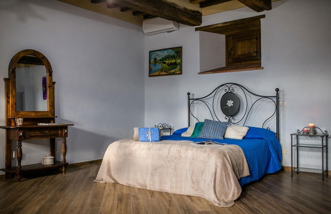 Farmhouse in Tuscany With Pool and Hill Views - Photo 4