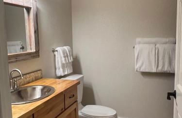 Whispering Pines Lake Views 1BR King Suite - Foto 37