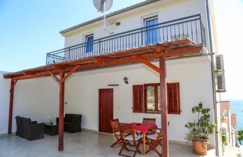 Matea Apartments Milna - Photo 8