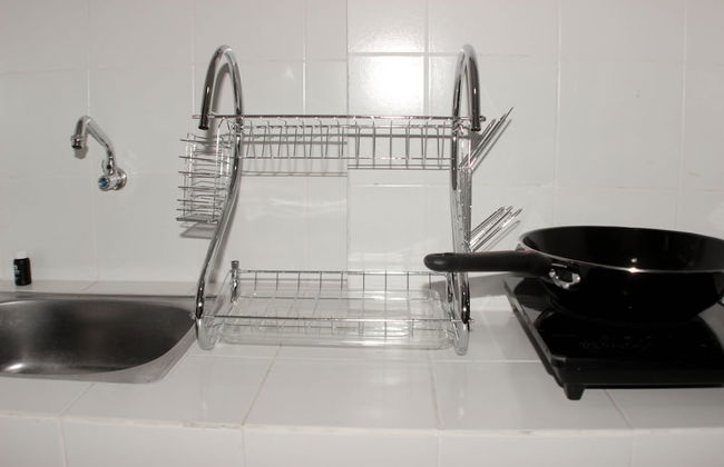 Homey And Cozy Studio Apartment At Elvis Tower - Foto 5