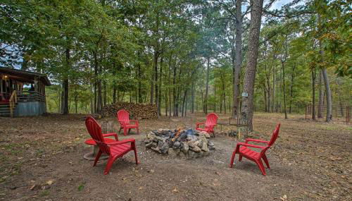 Wright City Cabin with Fire Pit and Forest Views! - Foto 2