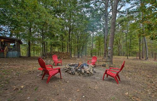 Wright City Cabin with Fire Pit and Forest Views! - Foto 2