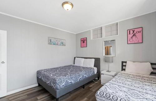 Escape to Raleigh Ave Glamour - Steps to the Beach - Foto 21