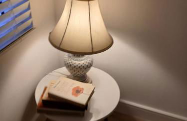 Luxury 1 bed apartment close to Airport and Exhibition centre ideal for short long term stays very cosy nicely furnished for comfort with all mod cons FreeParking on site Free WIFI - Foto 43