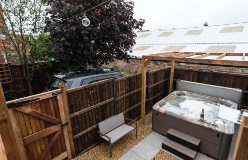 6BR Luxury Beach House Hot Tub & Sea Views - Foto 2