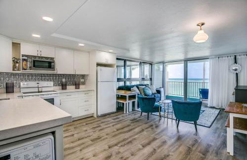 Luxury Beachfront Condo - Photo 2