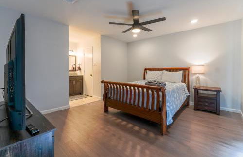 Beautiful home with backyard - Photo 13