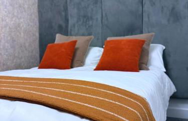 Adeluxe Home - Luxury 2 Bedroom Entire House with Free WiFi, Disney, Netflix and Amazon Prime Included - Foto 47