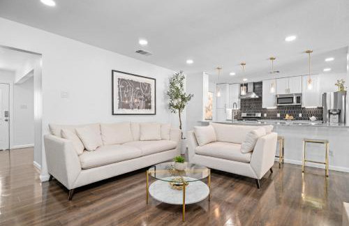 Relaxed Luxury Pet Friendly Home with Pool and Backyard Lounge in San Antonio, TX - Foto 8