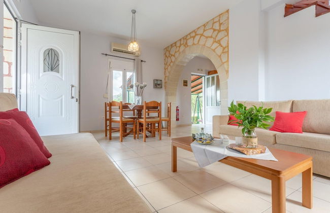 Villa Giannis Large Private Pool Walk to Beach A C Wifi Car Not Required Eco-friendly - 2088 - Foto 17