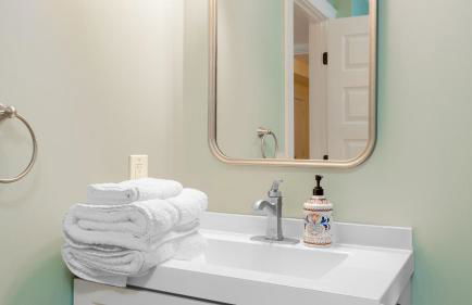 Sunny Side Island Retreat by Avantstay Backyard - Photo 70