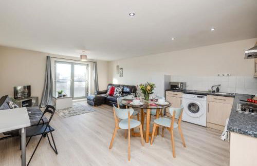 Waterfront Quayside Apartment with secure parking & lift, Ideal for Mobility Users - Foto 10