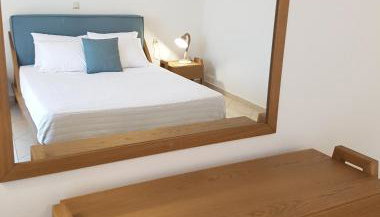 Byron House - Photo 3