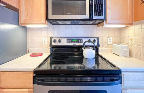 Sunspot Condo --- 2 McKinley Ave, Unit 103 - Photo 5