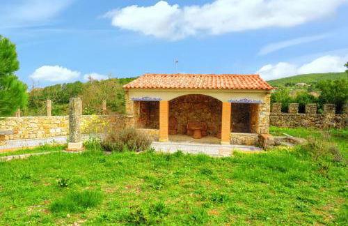 Charming House with Shared Pool in Porto de Mós. - Foto 15