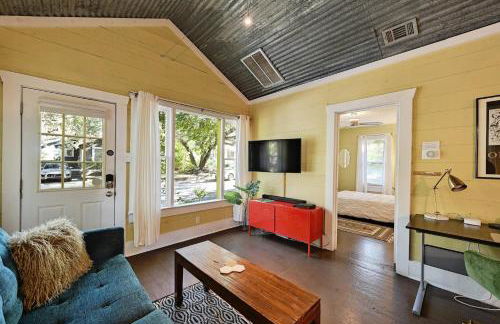 Peaceful Bungalow with Fenced Yard near Shops and Cafes - Photo 3