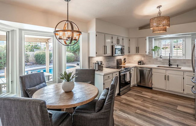 New Listing! Stylish 4 Bdrm W/pool and Game Room - Foto 17