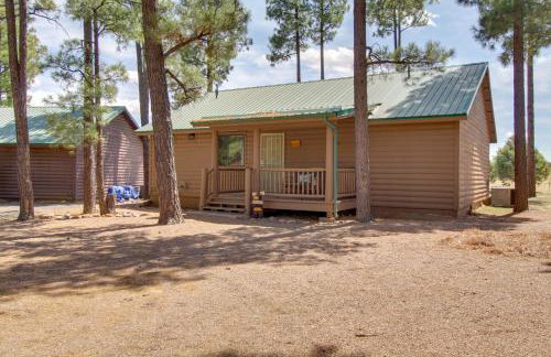 Families Welcome! Overgaard Cabin with Playground - Foto 18