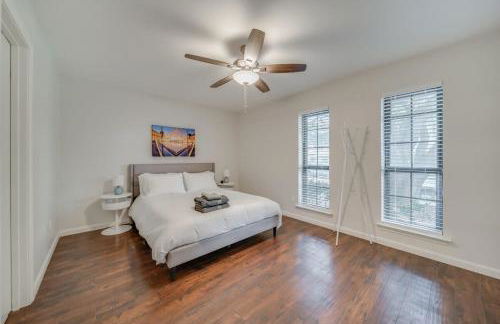 Central Plano 4-BD 2-BA Pool Retreat, Sleeps 10 - Foto 20