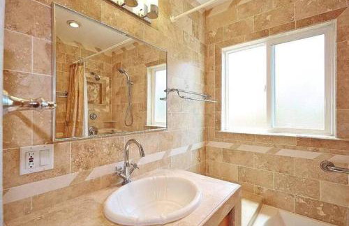 Stylish 4 Bedroom Home Near Venice Beach with Backyard BBQ - Foto 14