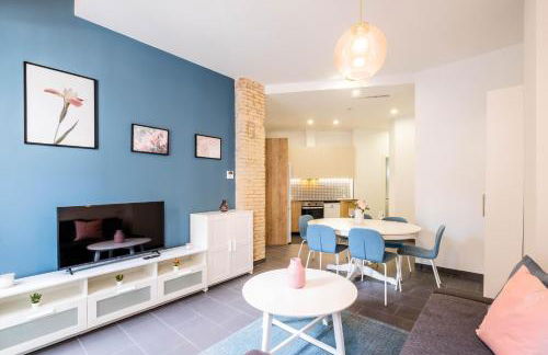 New and Modern Apartment with Comfy Beds - Photo 1