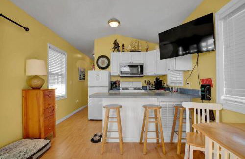 Surf City 2BR Model Home with Pool and Boat Ramp Access - Foto 9