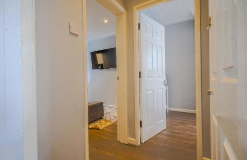 Stunning 1 Bedroom 4 Guest Flat by Anfield Stadium - Photo 20
