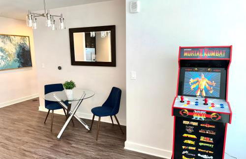 Skyline Retreat Penthouse, Top Floor, Year round Pool, City View! - Foto 40