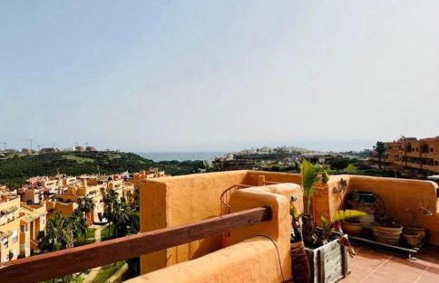 2 bedroom Penthouse with a private 360 rooftop terrace with sea and mountain views - Photo 15