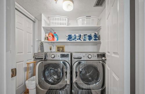 Luxury direct oceanfront corner penthouse with heated pool and garage parking - Foto 35