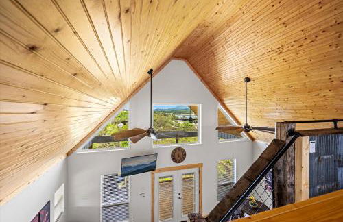 TN Whiskey Cabin- Lake and Mtn Views- Covered Deck- Game Room- Pool Table- Pets - Foto 44