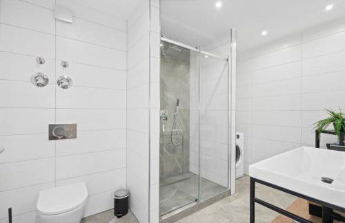 Nexstay LUX Wohnung mit Dachterrasse und Parkplatz - Foto 8