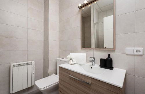 Apartamento Premium Plaza Castilla WiFi Rápido Torres KIO - Foto 4