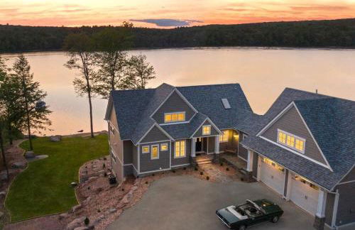 Lakeside Lodge with Studio Apartment - Foto 1