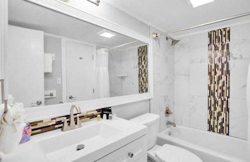 Eleuthera - 2x2 Fully Updated Old Town Waterfront Corner Condo - Photo 19