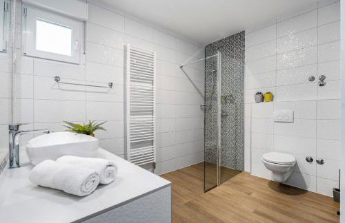 VILLA BEYBE with Jacuzzi, large private pool 50m2, BBQ,free WIFI, 3 bedrooms - Foto 24