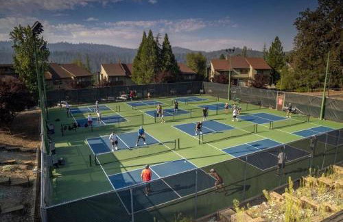 Lakefront Villa with 180 degree view private dock and boats - Foto 72