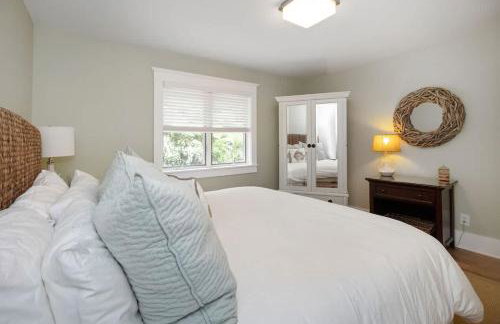 Sunset Shores Sanctuary by Juniper Holiday + Home - Photo 39