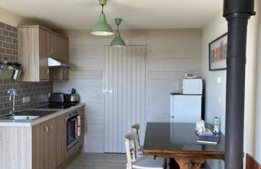 Poachers Hut 1-bed Cottage, Sleeps 2, Pet Friendly - Foto 3