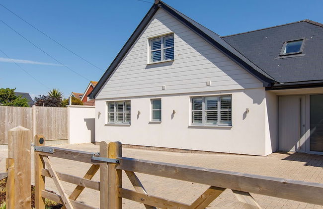 Delightful Seaside Hideaway 5 Mins to Beach - Photo 6