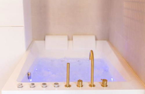Luxury Suite - Jacuzzi et Sauna - Foto 6