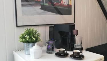 Modern eingerichtetes Zimmer - Foto 3, minibar