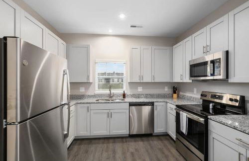 Modern 2BR 2BA New Build Condo with Garage & Patio - Foto 35